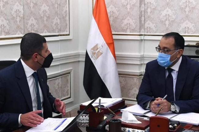 رئيس الوزراء يتابع ملفات عمل الهيئة العامة للاستثمار والمناطق الحرة