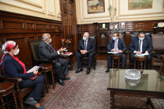 وزير الزراعة يبحث مع الممثل المقيم لبرنامج الغذاء العالمي سبل دعم صغار المزارعين بمصر 
