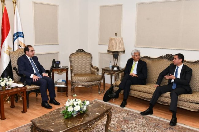 "الملا" يبحث مع البنك الدولي الإجراءات التنفيذية لتصدير الغاز إلى لبنان