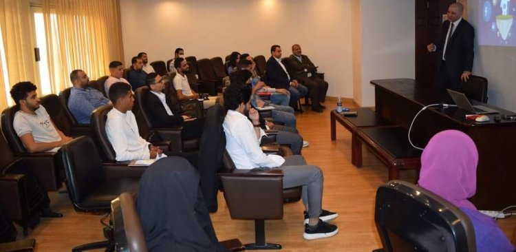"الأدوات الصحية" تنظم دورة تدريبية في التسويق الإلكتروني لمنتسبيها
