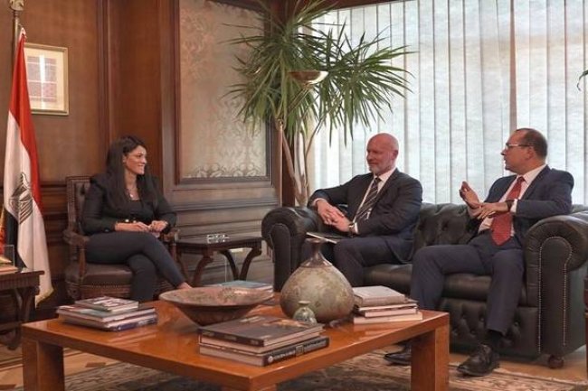 «المشاط » تبحث مع بنك "HSBC" دفع القطاع الخاص للعمل المناخي