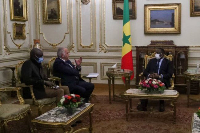 مباحثات مصرية سنغالية لإنشاء مصنع أدوية في «دكار»