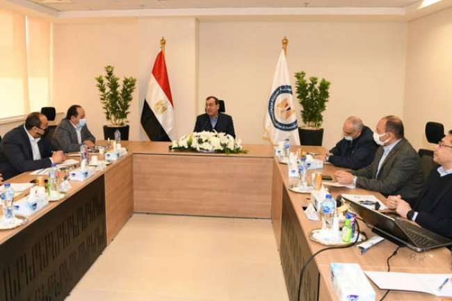 أول اجتماع بالمقر الجديد لوزارة البترول بالحى الحكومى بالعاصمة الإدارية 