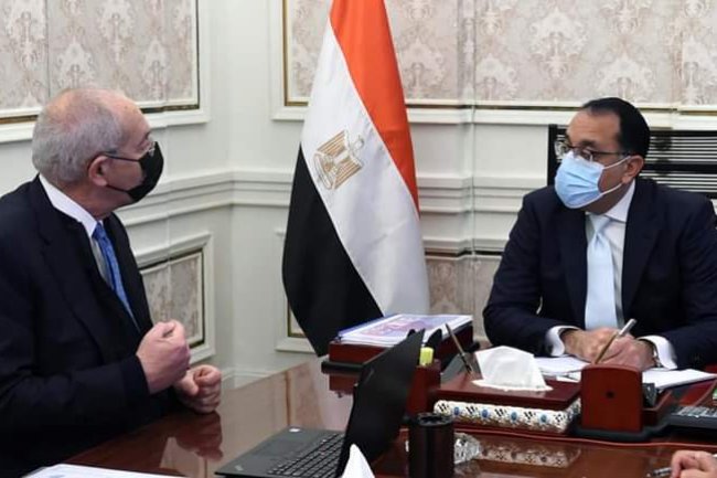مدبولي يستعرض العروض العالمية لمشروعات الهيدروجين الأخضر بإقتصادية قناة السويس