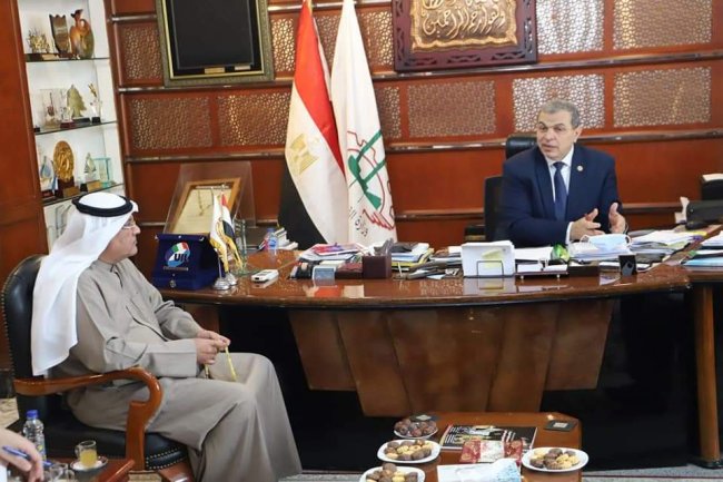 وزير القوى العاملة يبحث مع سفارة الكويت تسهيل تنقل العمالة بين الدولتين