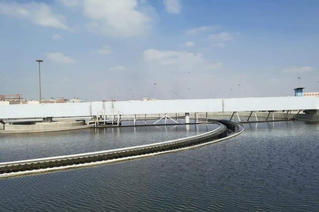 مسئولو المرافق بوزارة الإسكان يتفقدون محطة معالجة صرف صحي الجبل الأصفر
