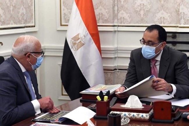 رئيس الوزراء يتابع مع محافظ بورسعيد موقف مشروعات المحافظة