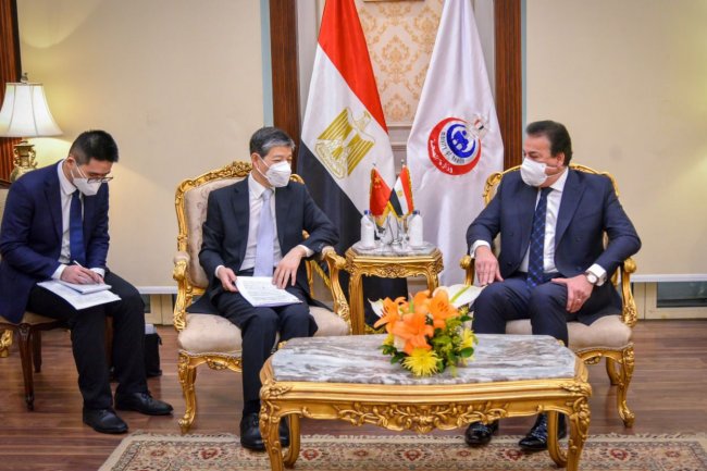 "عبد الغفار" يبحث مع السفير الصيني لدى مصر سبل تعزيز التعاون المشترك بين الجانبين في القطاع الصحي