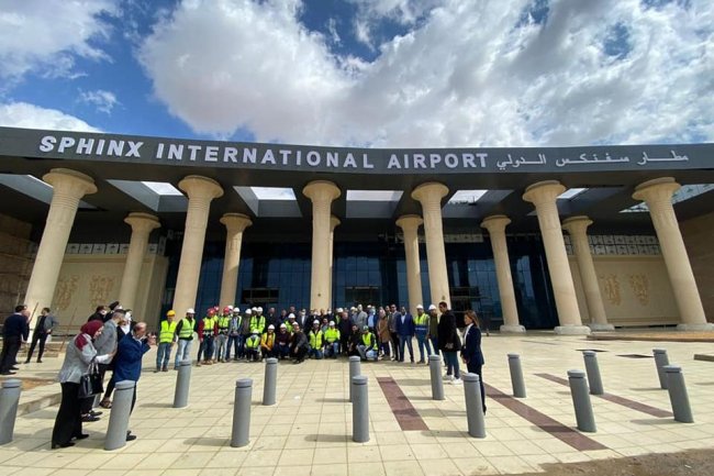 وزير الطيران: التوسع فى استخدام الطاقة الشمسية بمطار سنفكس ودراسة استغلال المنطقة المحيطة استثماريا