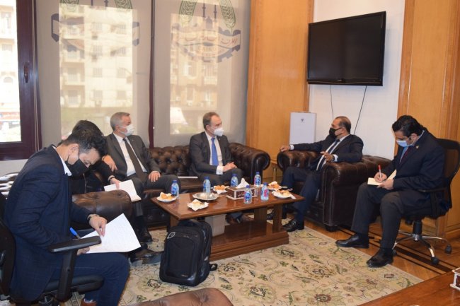 سفير مولدوفا يزور غرفة القاهرة لبحث سبل زيادة التبادل التجاري والاستثماري