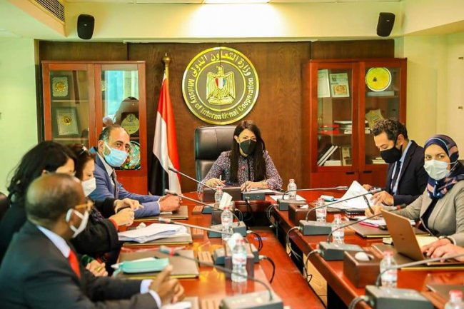 وزيرة التعاون الدولي تلتقي بعثة التقييم المؤسسي لأعمال الصندوق الدولي للتنمية الزراعية "إيفاد" 