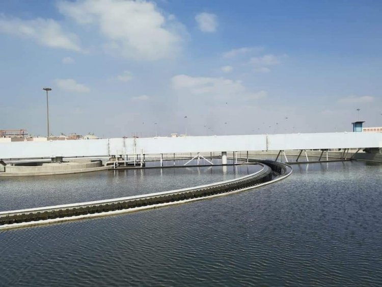 مسئولو المرافق بوزارة الإسكان يتفقدون محطة معالجة صرف صحي الجبل الأصفر