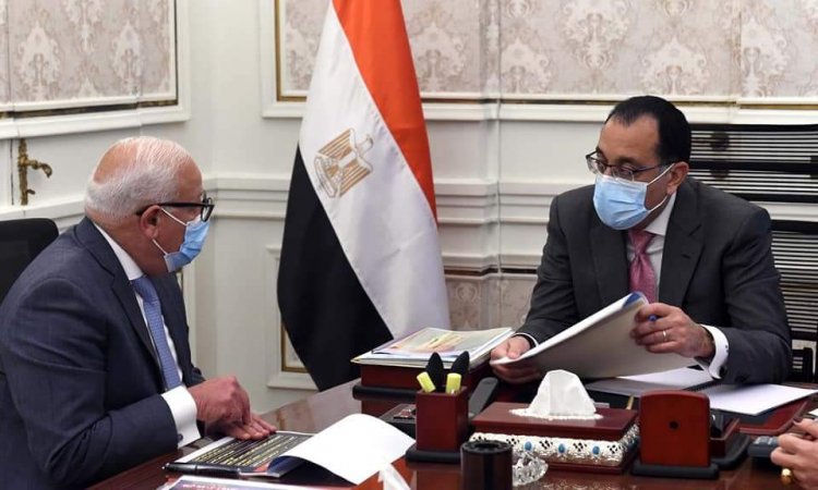 رئيس الوزراء يتابع مع محافظ بورسعيد موقف مشروعات المحافظة