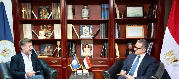 وزير السياحة يناقش مع رئيس مجموعة أكور العالمية فرص الاستثمار والتوسع في القطاع الفندقي في مصر 