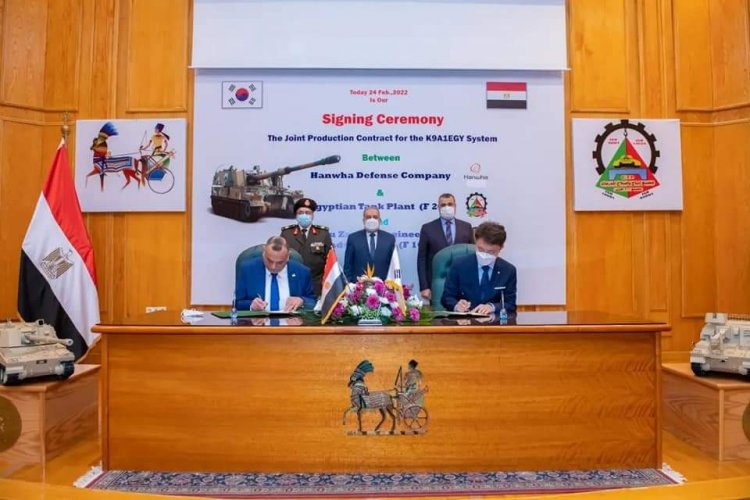 "وزير الإنتاج الحربي" يشهد توقيع عقدين للتدبير والتصنيع المشترك للهاوتزر (K9) بالتعاون مع شركة "هانوا" الكورية الجنوبية 