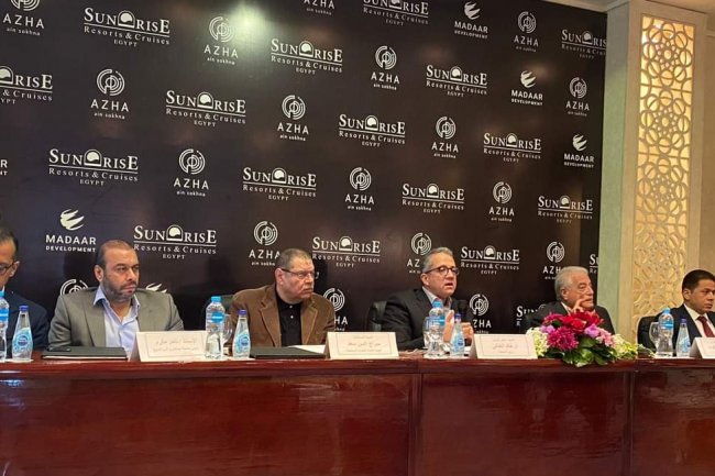 "العنانى" يعقد اجتماعا للوقوف على نسب الانجاز في المشروعات السياحية الغير مكتملة بشرم الشيخ ونبق 