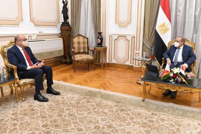 "وزير الدولة للإنتاج الحربي" يبحث مع سفير "الفلبين" أوجه التعاون المشترك في مجالات التصنيع المختلفة