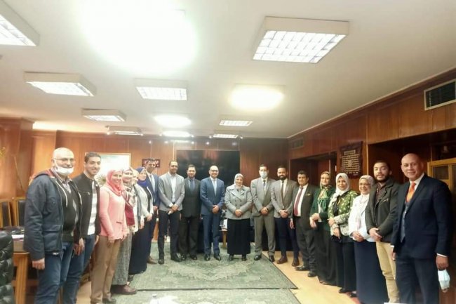 "المصرية لنقل الكهرباء" توقع عقد ب 140 مليون جنيه لمجابهة زيادة الأحمال الكهربائية بمنطقة كهرباء القناة 