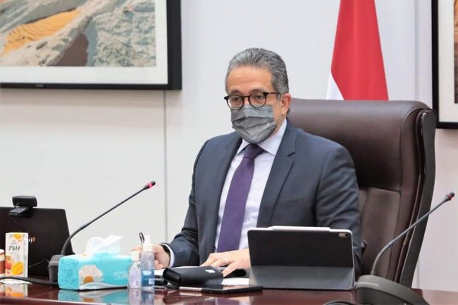 وزير السياحة يبحث اخر تطورات المتحف المصرى الكبير