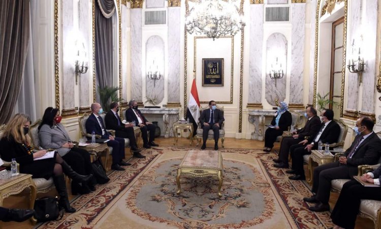 مدبولي: نرحب باستضافة مقر إقليمي للاتحاد الدولي لجمعيات الصليب الأحمر والهلال الأحمر في مصر