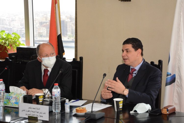 «سياحة رجال الأعمال» تطالب بمد مبادرات البنك المركزي 