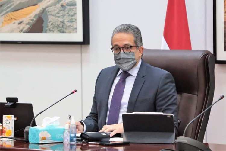 وزير السياحة يبحث اخر تطورات المتحف المصرى الكبير