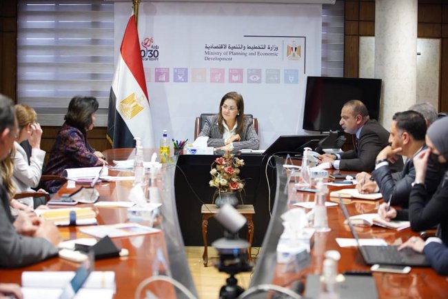 "التخطيط" تناقش مع مديرة  سياسات التنمية والشراكات بالبنك الدولي استضافة مصر COP27