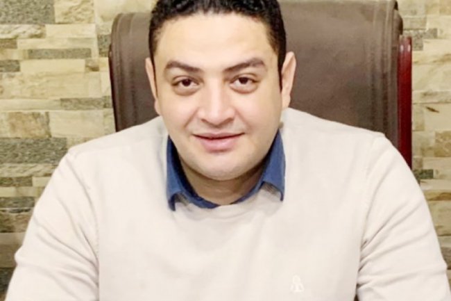 "ندا للحلويات" يعاني من شح المدخلات ويقلل إنتاجه في العيد