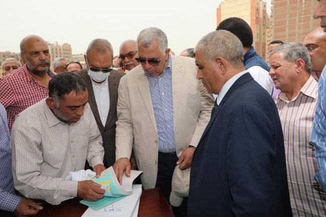 وزير الزراعة ومحافظ القليوبية يتفقدان مطحن بنها لمتابعة توريد محصول القمح من المزارعين