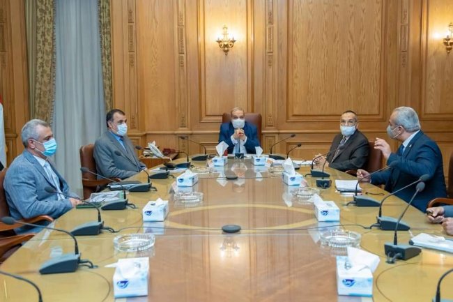 "وزير الإنتاج الحربي" يبحث تسويق منتجات الشركات التابعة إلكترونياً
