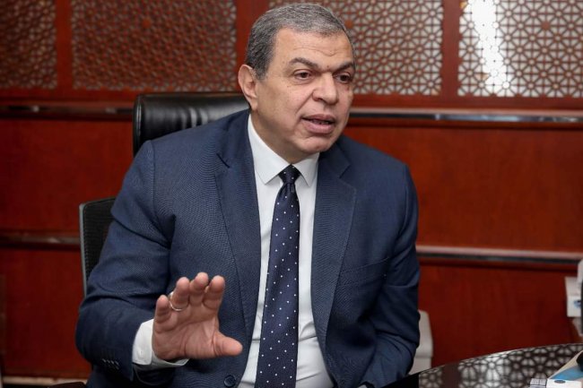 وزير القوي العاملة: صرف 915 مليون جنيه إعانات طوارئ لـ 163 ألف عامل يعلمون في 2913 منشأة متضررة من كورونا