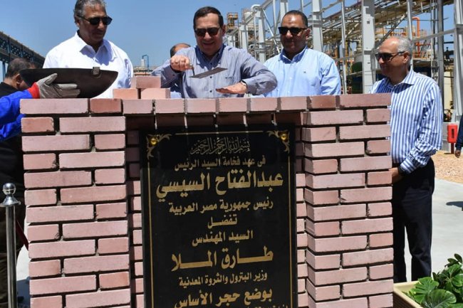 «الملا» يفتتح التشغيل التجريبى لمشروعات التطوير بمصانع « البتروكيماويات بالاسكندرية»