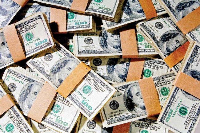 استقرار سعر الدولار بمستهل تعاملات الأسبوع بالبنوك