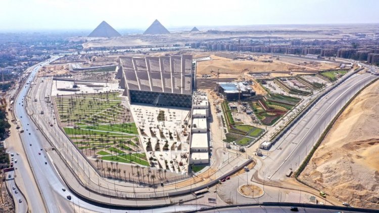 «السياحة» يبحث مع « الهيئة الهندسية» آخر مستجدات مشروع المتحف المصري 