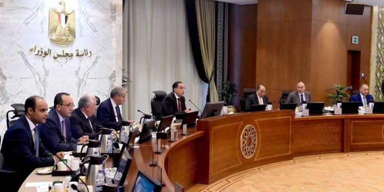 «مدبولى» :التعامل بحسم مع من يحتفظ بالقمح أو يورده خارج المنظومة الرسمية