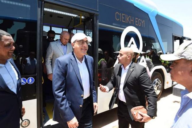 «مدبولى»  يتفقد محطات شحن الأتوبيسات بالكهرباء بشرم الشيخ