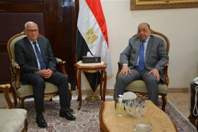 «محافظ بورسعيد» يقدم تقريرا عن توريد القمح وتنفيذ المشروعات القومية 