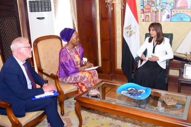 السفيرة نبيلة مكرم: حريصون على التعاون مع المؤسسات الدولية لدعم الهجرة الآمنة وتوفير فرص العمل للشباب