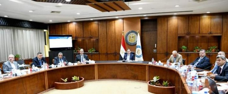 «الملا» : بدء اجراءات إقامة منطقة بترولية جديدة «الحديثة » بالتبين