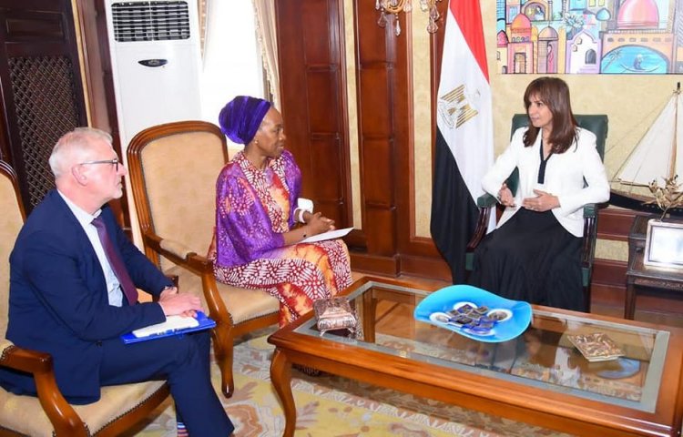 السفيرة نبيلة مكرم: حريصون على التعاون مع المؤسسات الدولية لدعم الهجرة الآمنة وتوفير فرص العمل للشباب