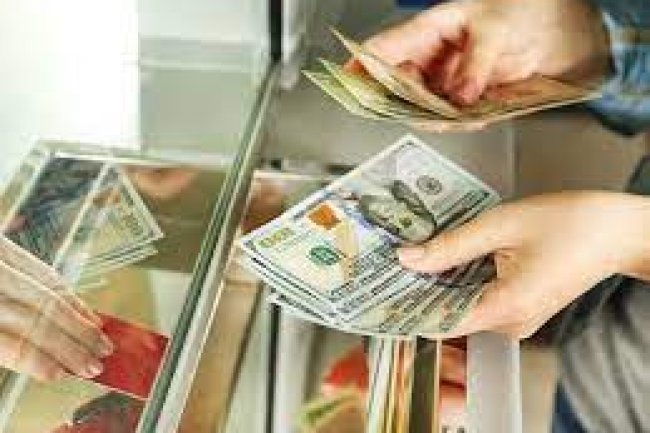   تراجع طفيف فى أسعار الدولار اليوم الجمعة