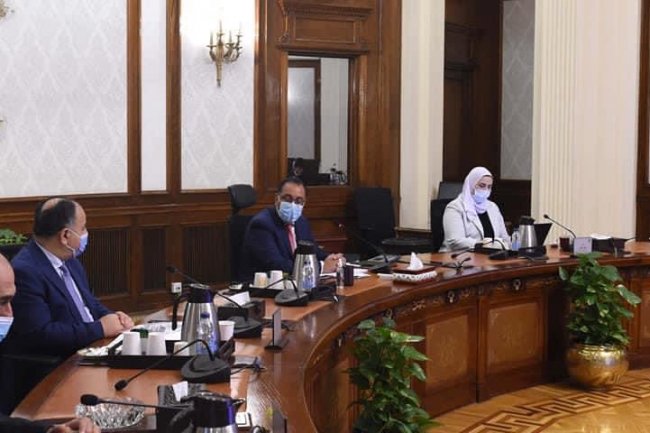 رئيس الوزراء يطالب الحكومة بإعداد حزمة حماية اجتماعية استثنائية 