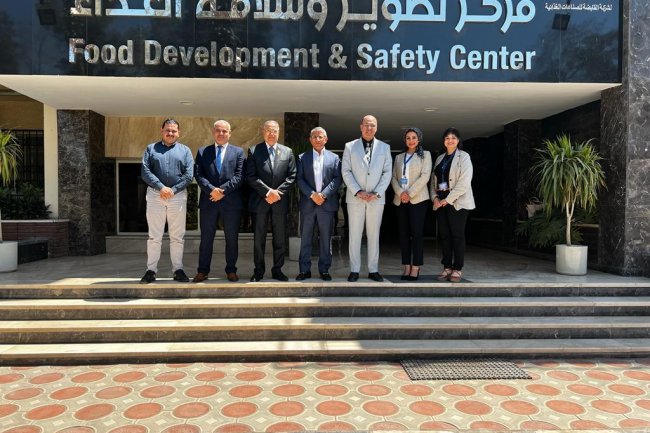 المدير التنفيذى لغرفة الصناعات الغذائية  يزور مركز تطوير وسلامة الغذاء بمدينة قها 