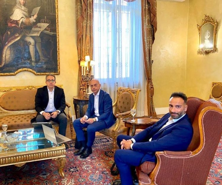 وزير السياحة والآثار يلتقي برؤساء عددا من كبري شركات تنظيم الرحلات الإيطاليين