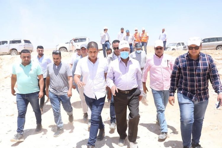 وزير النقل يتفقد سير العمل بالقطار الكهربائي السريع