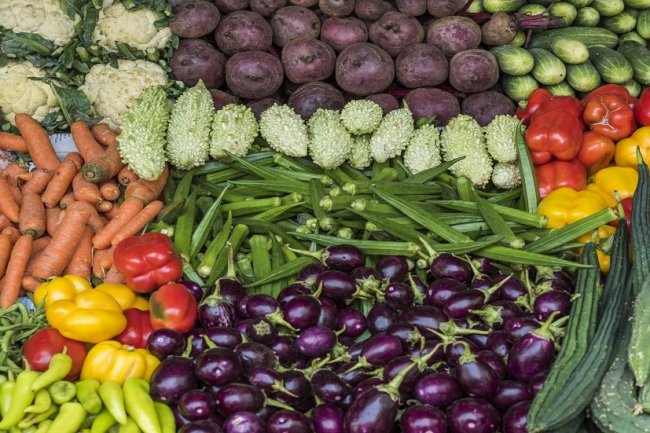 سوق العبور .. تراجع أسعار الفاكهة واستقرار الخضروات 