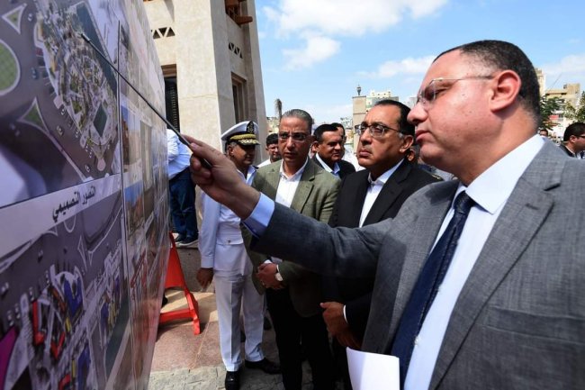 مدبولي: مهتمون بالتوسع في المجمعات الصناعية التي تمثل حاضنة توفر المقومات التي تسهم في دعم مختلف الصناعات وتنميتها