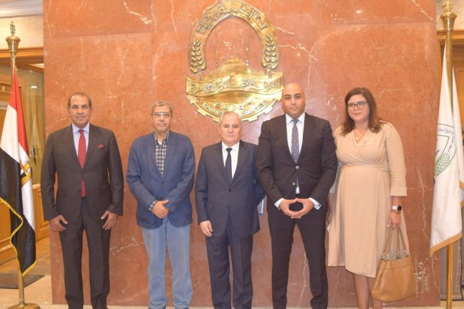 "العربي" يبحث مع  سفير الإكوادو سبل تعزيز العلاقات الثنائية الاقتصادية