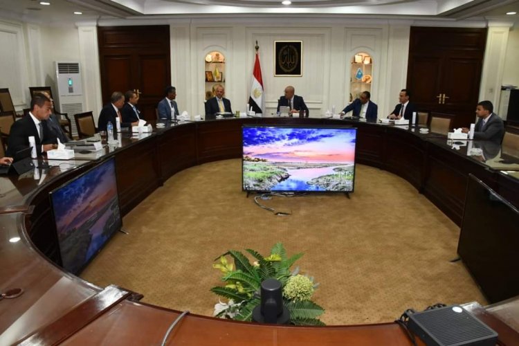 وزير الإسكان يعرض الفرص الاستثمارية المتاحة  بالمدن الجديدة علي مجموعة ماريوت