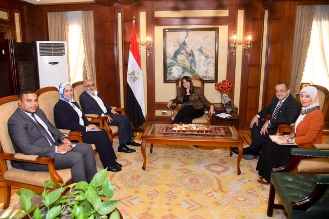 وزيرة الهجرة تبحث فكرة انشاء  شركة استثمارية للمصريين بالخارج لتنفيذ مشروع استثماري طبي  بمصر